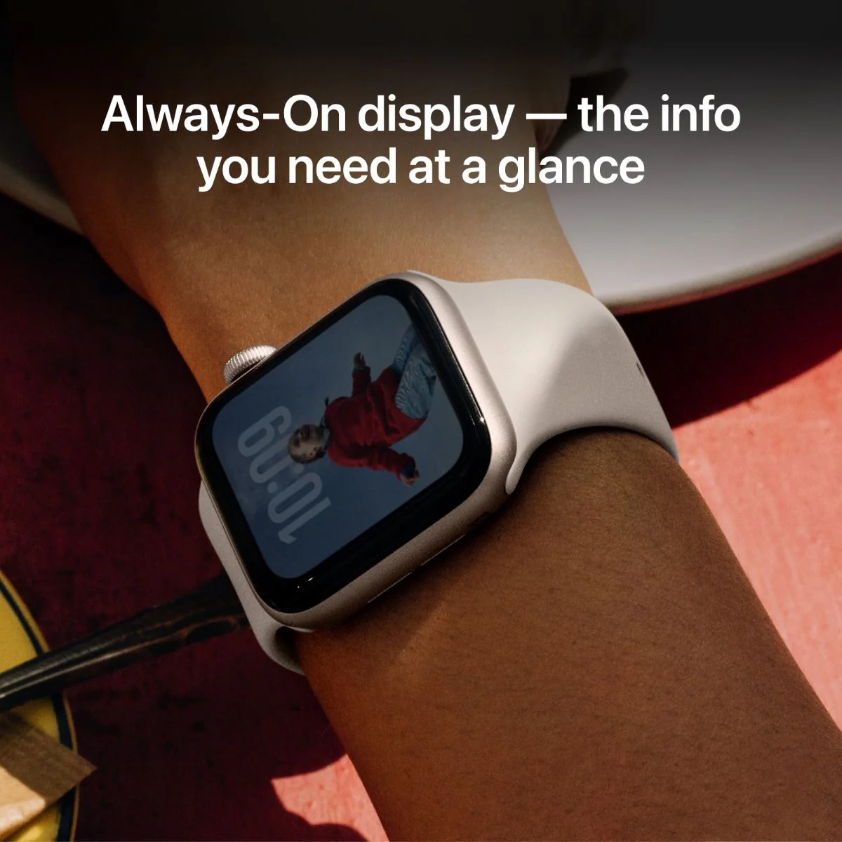 Apple Watch SE 3 40MM Starlight Aluminium Case with Starlight Sport Band - Image 5